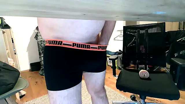 Snapshot of michaelm1983 chatting on 11-17-25, 08:09 michaelm1983 online show from 11-17-25, 08:09