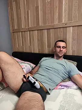 Snapshot of BrokenToPieces chatting on 09-08-25, 06:29 BrokenToPieces online show from 09-08-25, 06:29