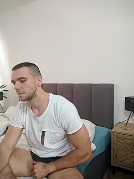 Snapshot of BrokenToPieces chatting on 09-16-25, 08:59 BrokenToPieces online show from 09-16-25, 08:59