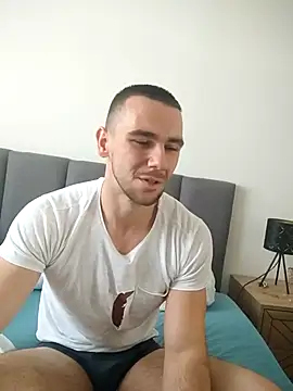 Snapshot of BrokenToPieces chatting on 09-19-25, 07:54 BrokenToPieces online show from 09-19-25, 07:54