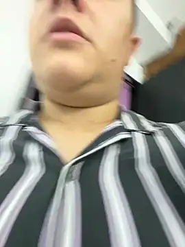 Snapshot of IanGilbert chatting on 01-08-26, 04:37 IanGilbert online show from 01-08-26, 04:37