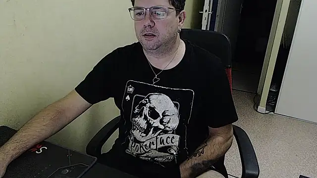 Snapshot of blueandwhite1 chatting on 12-07-24, 08:22 blueandwhite1 online show from 12-07-24, 08:22