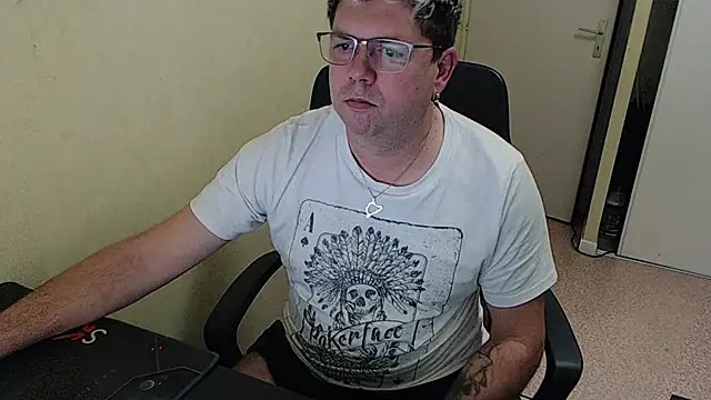 Snapshot of blueandwhite1 chatting on 12-09-24, 05:30 blueandwhite1 online show from 12-09-24, 05:30