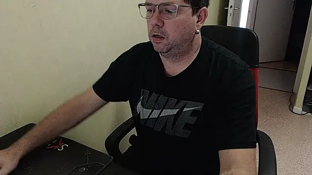 Snapshot of blueandwhite1 chatting on 12-14-24, 11:39 blueandwhite1 online show from 12-14-24, 11:39