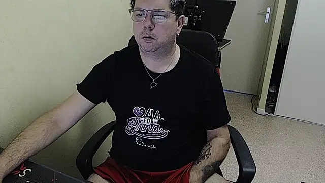 Snapshot of blueandwhite1 chatting on 12-18-24, 08:09 blueandwhite1 online show from 12-18-24, 08:09