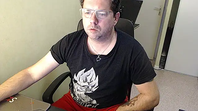 Snapshot of blueandwhite1 chatting on 12-21-24, 03:31 blueandwhite1 online show from 12-21-24, 03:31