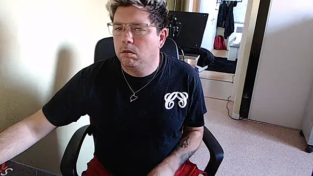 Snapshot of blueandwhite1 chatting on 12-27-24, 03:26 blueandwhite1 online show from 12-27-24, 03:26