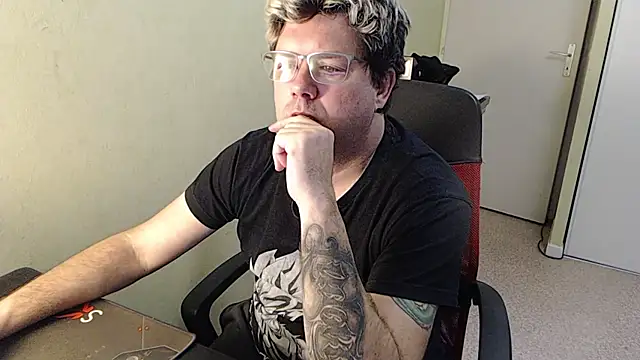 Snapshot of blueandwhite1 chatting on 01-27-25, 04:43 blueandwhite1 online show from 01-27-25, 04:43