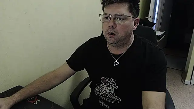 Snapshot of blueandwhite1 chatting on 01-30-25, 03:19 blueandwhite1 online show from 01-30-25, 03:19