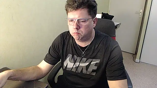 Snapshot of blueandwhite1 chatting on 01-31-25, 10:10 blueandwhite1 online show from 01-31-25, 10:10