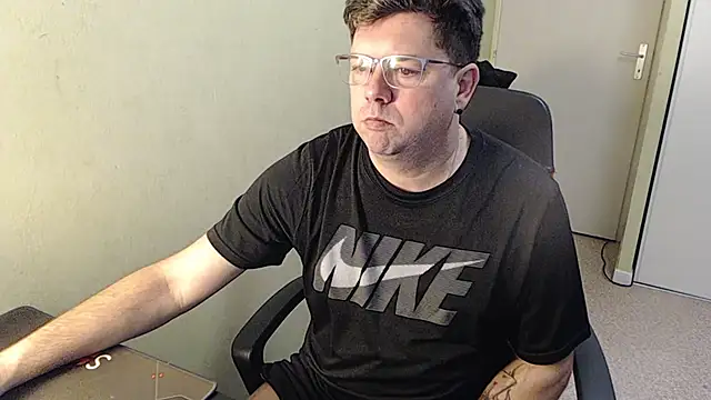 Snapshot of blueandwhite1 chatting on 02-01-25, 09:54 blueandwhite1 online show from 02-01-25, 09:54