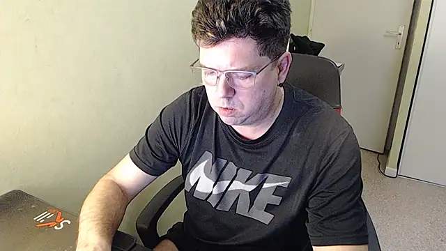 Snapshot of blueandwhite1 chatting on 02-01-25, 04:22 blueandwhite1 online show from 02-01-25, 04:22