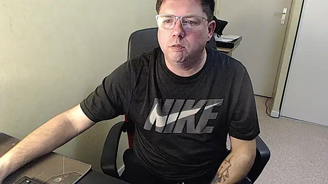 Snapshot of blueandwhite1 chatting on 02-01-25, 09:19 blueandwhite1 online show from 02-01-25, 09:19