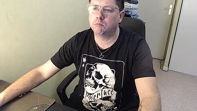 Snapshot of blueandwhite1 chatting on 02-03-25, 05:24 blueandwhite1 online show from 02-03-25, 05:24