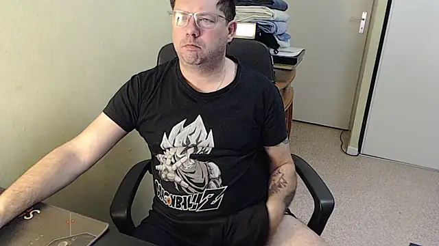 Snapshot of blueandwhite1 chatting on 02-05-25, 08:21 blueandwhite1 online show from 02-05-25, 08:21