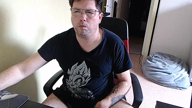 Snapshot of blueandwhite1 chatting on 02-18-25, 03:32 blueandwhite1 online show from 02-18-25, 03:32