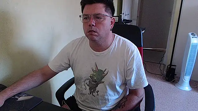 Snapshot of blueandwhite1 chatting on 09-17-25, 07:32 blueandwhite1 online show from 09-17-25, 07:32