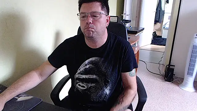 Snapshot of blueandwhite1 chatting on 09-20-25, 07:53 blueandwhite1 online show from 09-20-25, 07:53