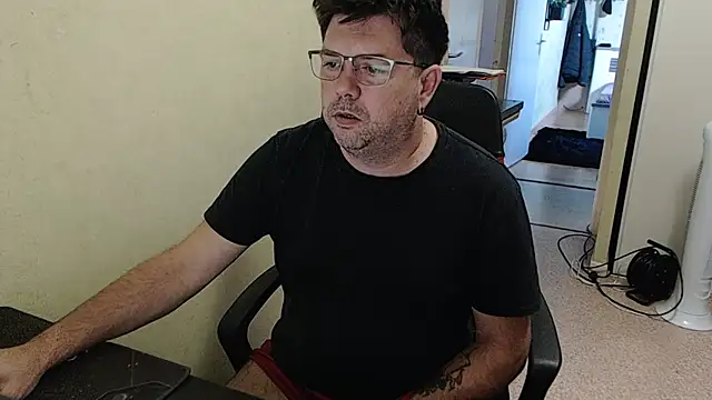 Snapshot of blueandwhite1 chatting on 10-01-25, 06:52 blueandwhite1 online show from 10-01-25, 06:52