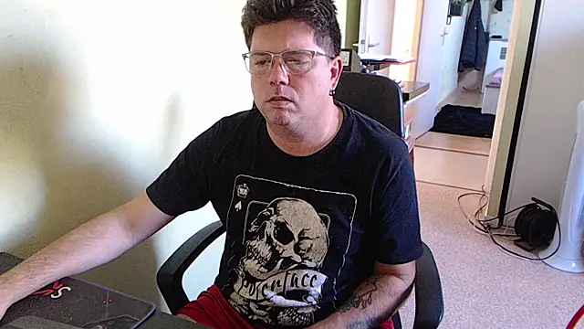 Snapshot of blueandwhite1 chatting on 10-02-25, 02:35 blueandwhite1 online show from 10-02-25, 02:35