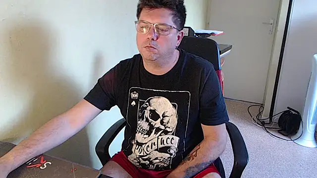 Snapshot of blueandwhite1 chatting on 10-04-25, 07:50 blueandwhite1 online show from 10-04-25, 07:50