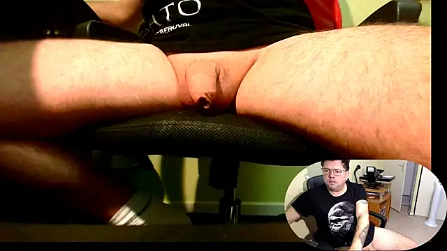 Snapshot of blueandwhite1 chatting on 11-15-25, 10:23 blueandwhite1 online show from 11-15-25, 10:23