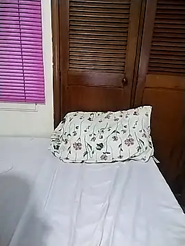 Snapshot of ioto_chiara07 chatting on 10-23-25, 01:27 ioto chiara07 online show from 10-23-25, 01:27