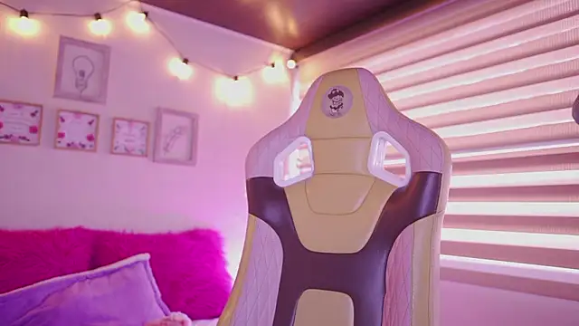 Snapshot of _chloe_moons_ chatting on 02-23-26, 09:12 chloe moons online show from 02-23-26, 09:12