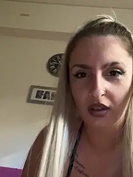 Snapshot of Sexy_Bulgarian_woman chatting on 09-22-25, 07:43 Sexy Bulgarian woman online show from 09-22-25, 07:43