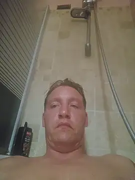 Snapshot of justeadeux chatting on 10-21-25, 02:51 justeadeux online show from 10-21-25, 02:51