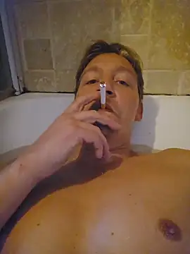 Snapshot of justeadeux chatting on 11-06-25, 04:08 justeadeux online show from 11-06-25, 04:08