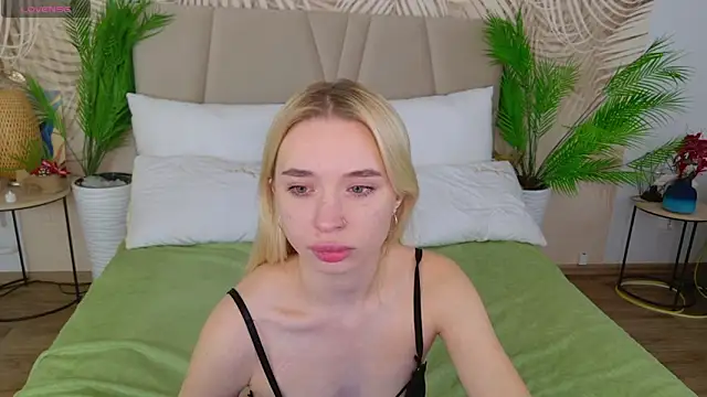 RachelColon online show from 09-19-25, 10:38