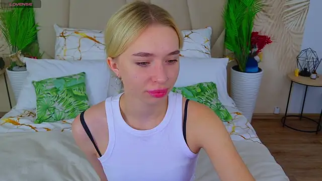 RachelColon online show from 10-01-25, 10:43