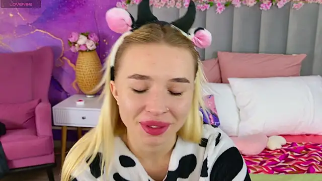 RachelColon online show from 10-05-25, 11:08