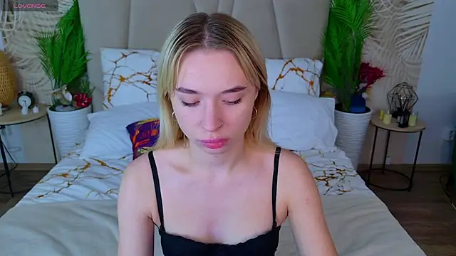 RachelColon online show from 10-19-25, 03:34