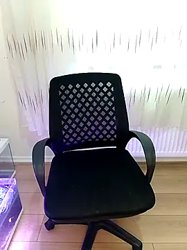 Snapshot of Ozi1910 chatting on 11-11-25, 11:43 Ozi1910 online show from 11-11-25, 11:43