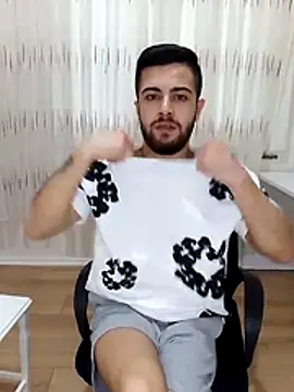 Snapshot of Ozi1910 chatting on 12-14-25, 02:00 Ozi1910 online show from 12-14-25, 02:00