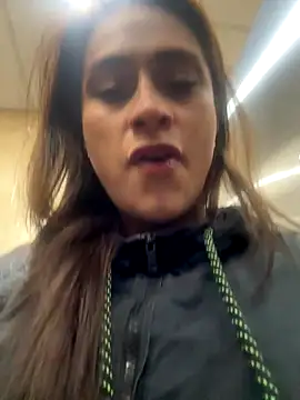 Snapshot of tifanyfever chatting on 10-11-25, 05:33 tifanyfever online show from 10-11-25, 05:33