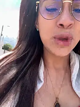 Snapshot of tifanyfever chatting on 10-19-25, 05:35 tifanyfever online show from 10-19-25, 05:35