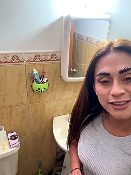 Snapshot of tifanyfever chatting on 10-25-25, 09:53 tifanyfever online show from 10-25-25, 09:53