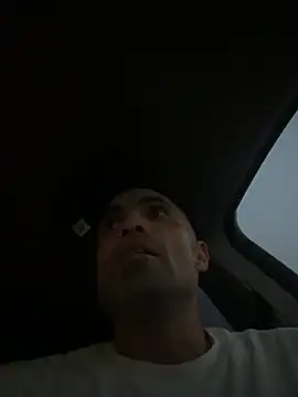 Snapshot of Fine10ne chatting on 11-23-25, 12:43 Fine10ne online show from 11-23-25, 12:43