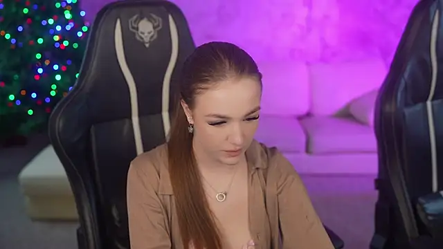 Ella 054 online show from 12-19-25, 07:43