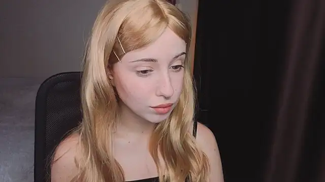 Snapshot of YukiMisa chatting on 10-10-25, 04:28 YukiMisa online show from 10-10-25, 04:28