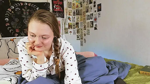 WonderConnie1 online show from 09-28-25, 02:22