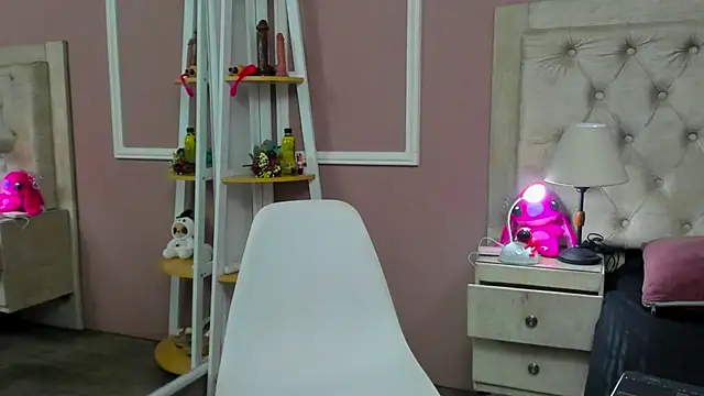 yiyisandoval online show from 12-04-25, 07:44