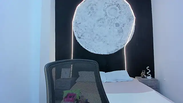 Snapshot of ScarletMoon1_ chatting on 10-17-25, 08:33 ScarletMoon1  online show from 10-17-25, 08:33