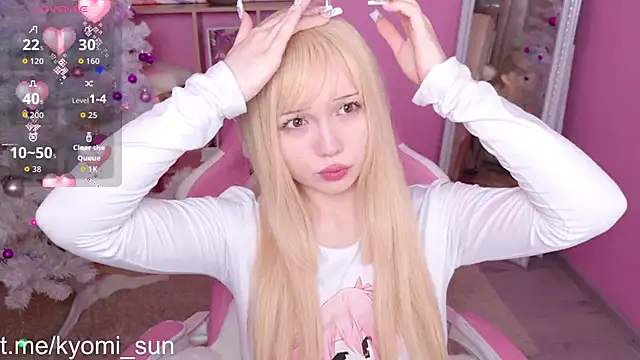 Snapshot of Kyomi_Sun chatting on 12-15-25, 09:30 Kyomi Sun online show from 12-15-25, 09:30