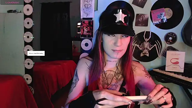 Snapshot of lilithword chatting on 10-11-25, 07:01 lilithword online show from 10-11-25, 07:01