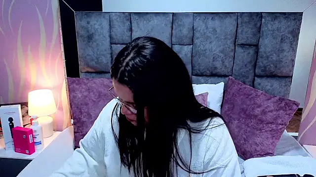 SamanthaPaImer online show from 09-18-25, 08:11