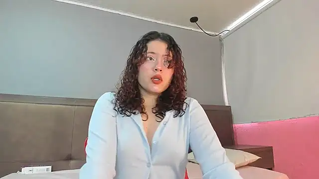Snapshot of SamLuxuri chatting on 09-29-25, 05:07 SamLuxuri online show from 09-29-25, 05:07